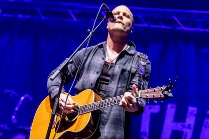 Der Junge mit der Gitarre - Solo: Live-Fotos von Jesse Ahern in der Maimarkthalle Mannheim 