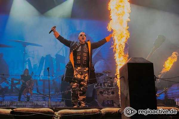 Feurige Angelegenheit - Martialisch: Fotos von Sabaton live in der Festhalle Frankfurt 