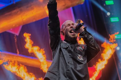 Fröhliche Todesschläge - Mit Vollgas: Fotos von Five Finger Death Punch live Frankfurt 