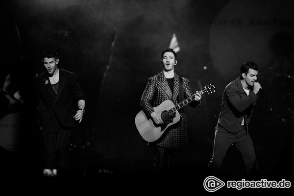 Nicht nur optisch beeindruckend - Brüderlich: Bilder der Jonas Brothers live in der Lanxess Arena in Köln 