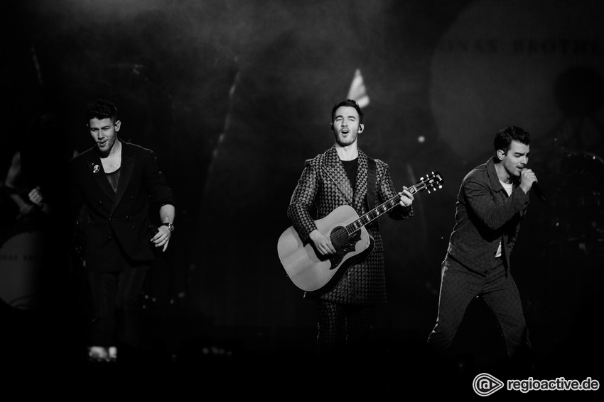 Nicht nur optisch beeindruckend - Brüderlich: Bilder der Jonas Brothers live in der Lanxess Arena in Köln 