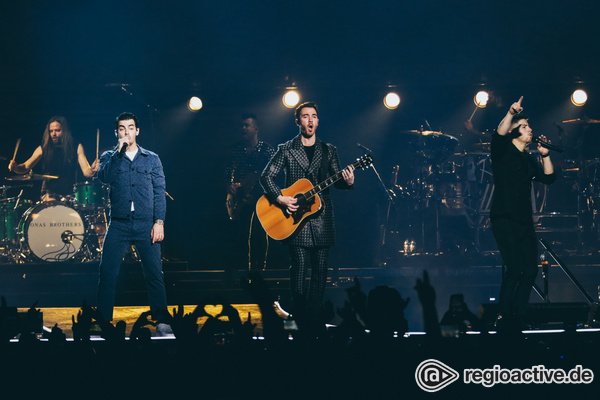 (K)eine Teenie-Band - Die Jonas Brothers präsentieren sich in Köln als exzellente Entertainer 