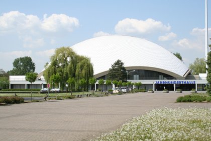 Auftakt mit Comedy und Kabarett - "Stage Drive" Kulturbühne vor der Frankfurter Jahrhunderthalle soll Ende Mai starten 