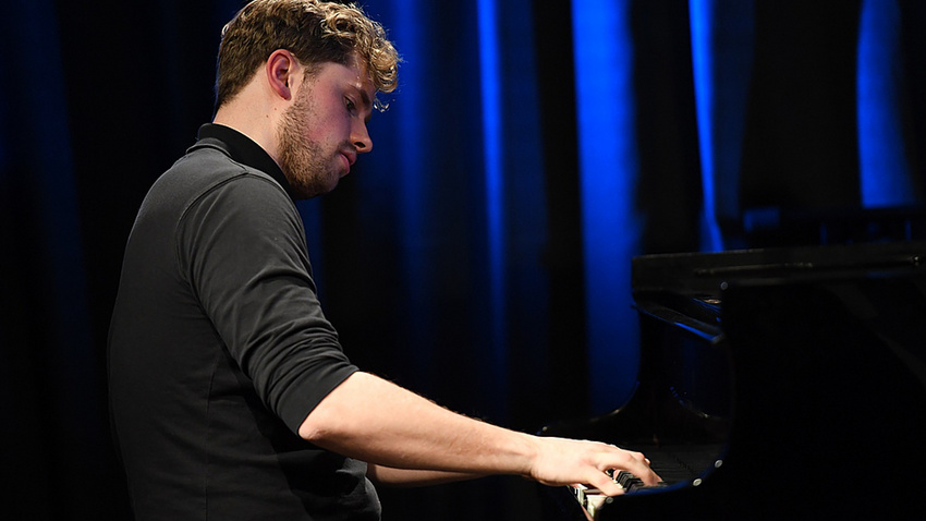 "Mein Plan B": Jakob Lüffe, Pianist und Musiklehrer, über Pro und Contra von Online-Unterricht