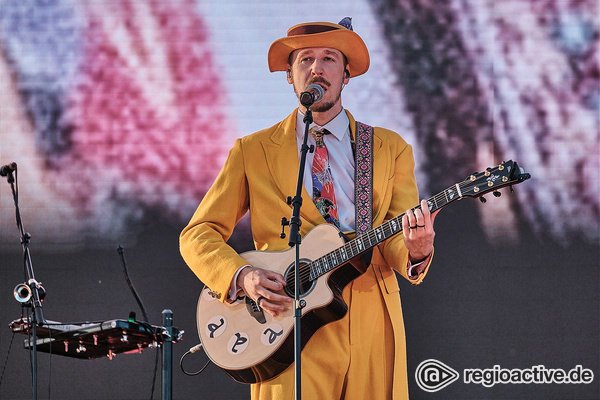 Er hat einen Vogel - Showman: Fotos von Alligatoah live beim CARStival Mannheim 