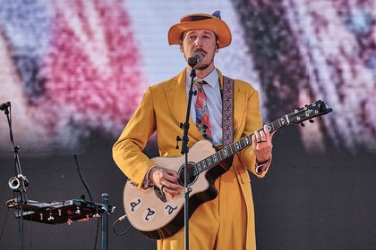 Er hat einen Vogel - Showman: Fotos von Alligatoah live beim CARStival Mannheim 