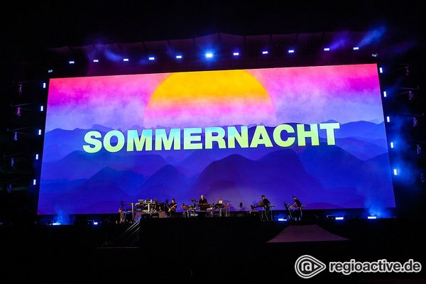 Farbenfroh - Schiller: Live-Bilder vom 'Lichtsommer' beim CARStival Mannheim 