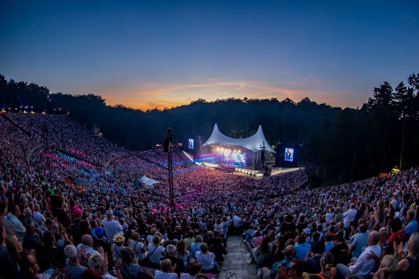 Mit Schiller und vielen Berlinern - Waldbühne Berlin: 'Back to Live' 2021 gibt erste Konzerte bekannt 