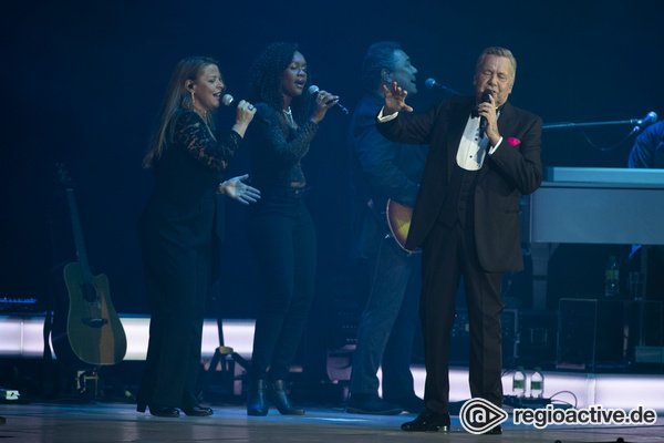 Volles Haus mit Masken - Roland Kaiser: Live-Bilder der 'Alles oder Dich'-Tour live in Stuttgart 