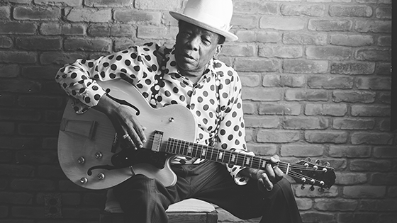 BMG kauft Verlagsrechte und Teile der Masterrechte von John Lee Hooker