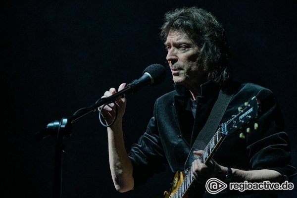 Ein Live-Album live - Steve Hackett beweist Spielwitz bei der 'Seconds Out'-Tour in Frankfurt 