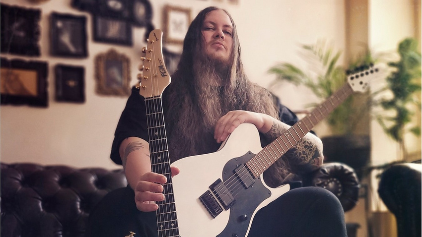 Matthias Sollak (Harakiri For The Sky) spielt FGN Gitarren