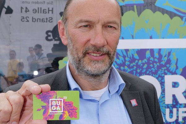 Die 5000. Dauerkarte für die BUGA 23 in Mannheim ist verkauft