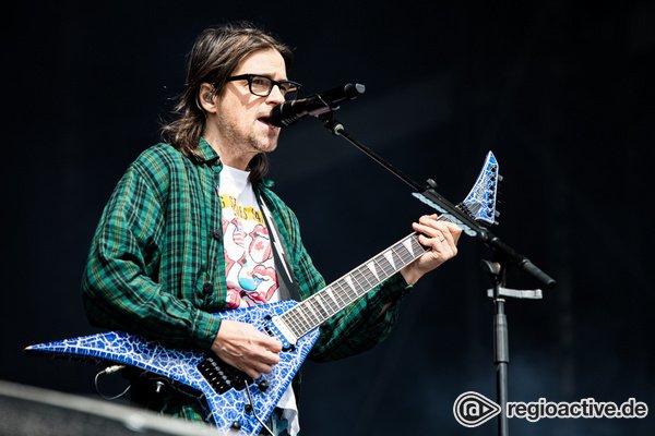 Einzigartig wie immer - Elegant: Bilder von Weezer live bei Rock am Ring 2022 