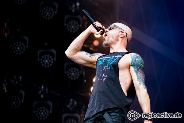 Locker - Viel Einsatz: Fotos von Daughtry live bei Rock am Ring 2022 