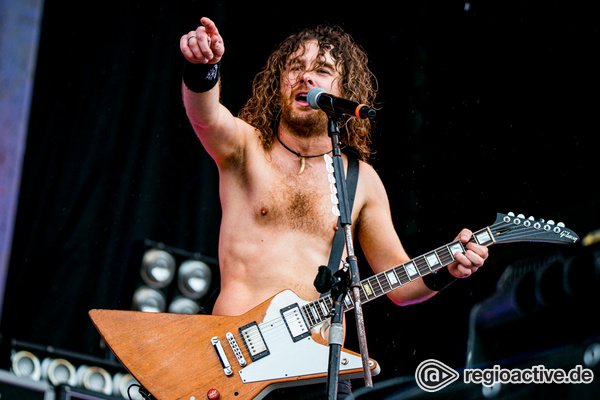 Kontaktfreudig - Schweißtreibend: Bilder von Airbourne live bei Rock am Ring 2022 