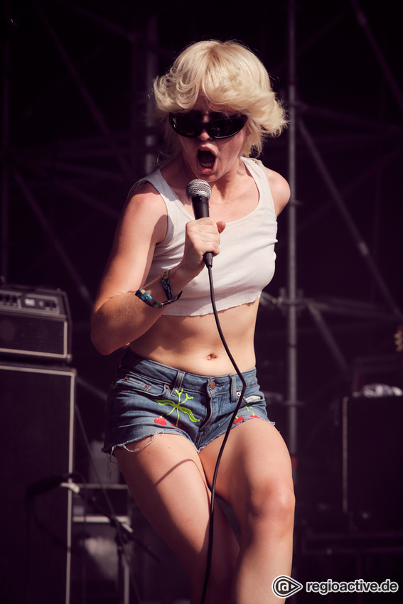 Amyl And The Sniffers (live beim Maifeld Derby Festival 2022 in Mannheim)