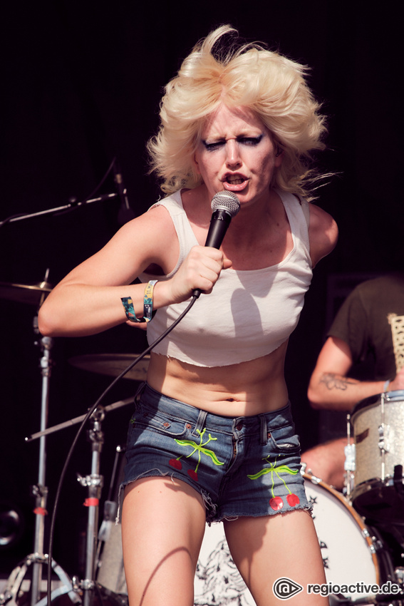 Amyl And The Sniffers (live beim Maifeld Derby Festival 2022 in Mannheim)