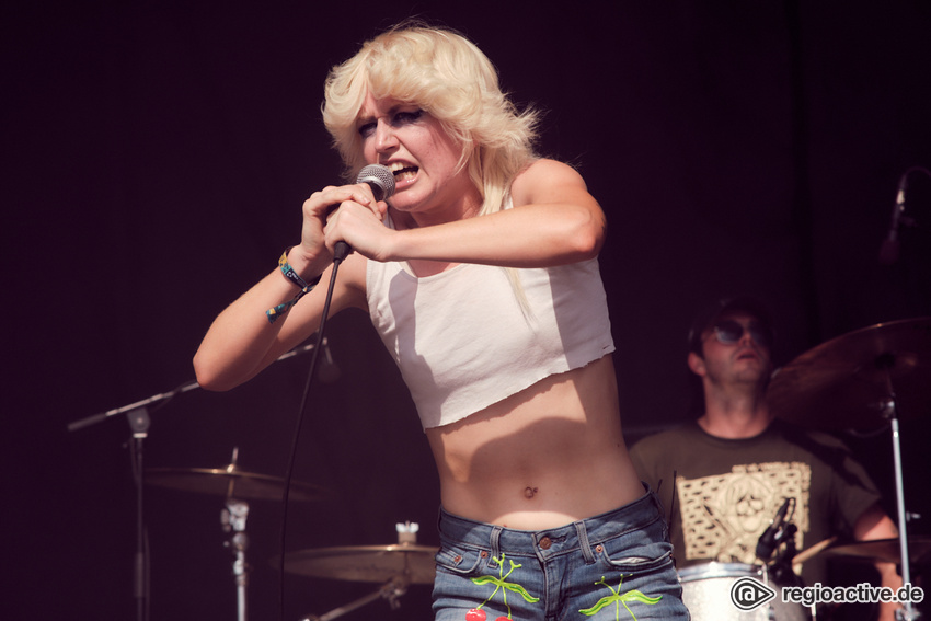 Amyl And The Sniffers (live beim Maifeld Derby Festival 2022 in Mannheim)