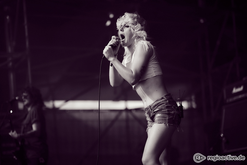 Amyl And The Sniffers (live beim Maifeld Derby Festival 2022 in Mannheim)