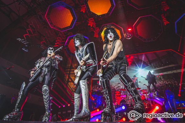 Es blitzt und donnert am Ende des Weges - KISS zelebrieren in Frankfurt zum Abschied noch einmal den klassischen Rock'n'Roll 