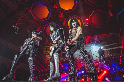 Es blitzt und donnert am Ende des Weges - KISS zelebrieren in Frankfurt zum Abschied noch einmal den klassischen Rock'n'Roll 