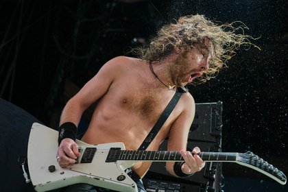 Nichts ausgelassen - Wild: Airbourne live als Opener von Iron Maiden in Frankfurt 