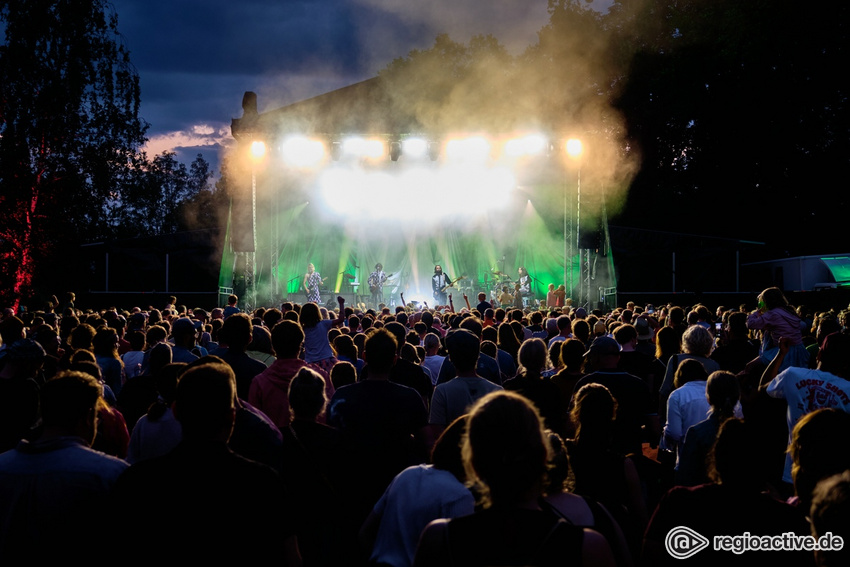 Bilderbuch (live beim Heimspiel Knyphausen in Eltville am Rhein 2022)