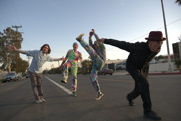 Trippy - Red Hot Chili Peppers veröffentlichen Musikvideo zu "Tippa My Tongue" 