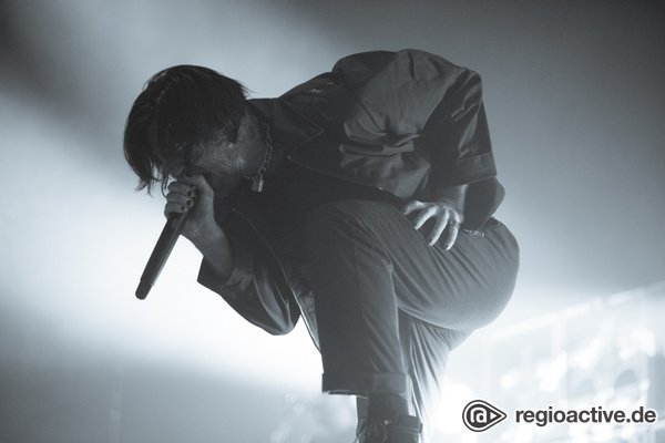 Passend - Bilder von While She Sleeps als Opener von Parkway Drive live in Frankfurt 