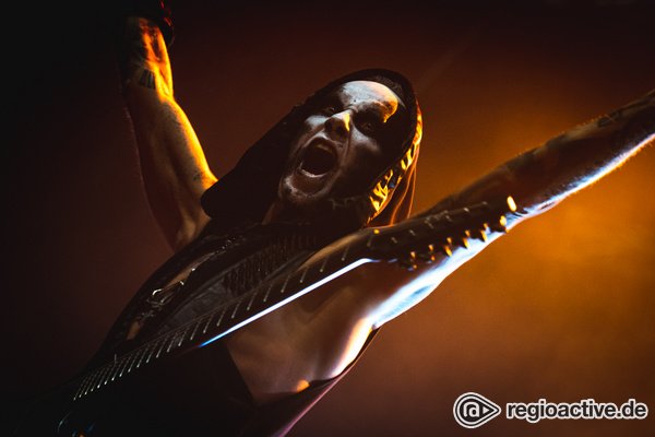 Maskenmänner - Behemoth: Fotos der Co-Headliner von Arch Enemy live in Frankfurt 