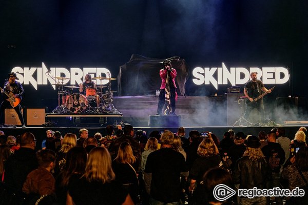 Exzentrisch - Fotos von Skindred als Opener von Volbeat live in Frankfurt 