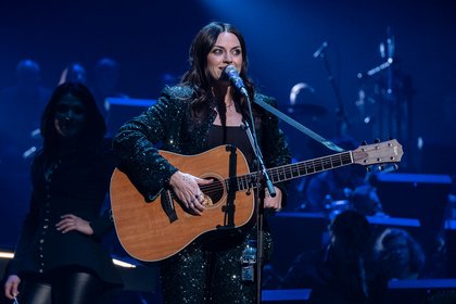 Elegant - Fotos von Amy Macdonald live bei der Night of the Proms 2022 in Hamburg 