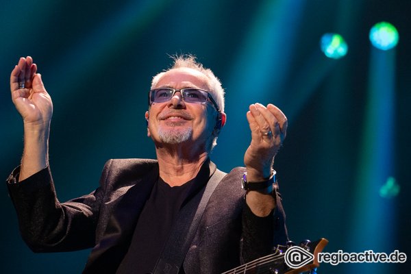 Mitreißend - Nik Kershaw: Fotos des 80s-Stars live bei der Night of the Proms 2022 in Hamburg 