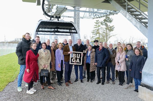 In bunten Farben - BUGA 23 in Mannheim enthüllt Seilbahn-Gondeln 