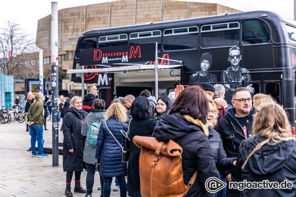 Der Hype beginnt - Riesiger Ansturm auf Depeche Mode Fanbus in Leipzig 