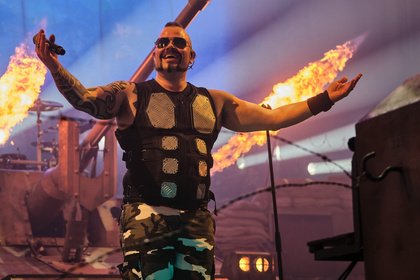 Auf in den Krieg! - Sabaton feuern in der Festhalle Frankfurt aus allen Rohren 