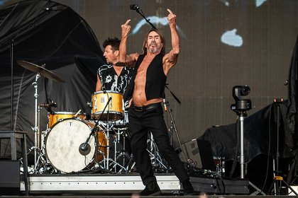 Oben ohne - Fotos von Iggy Pop live als Support der Red Hot Chili Peppers live in Mannheim 