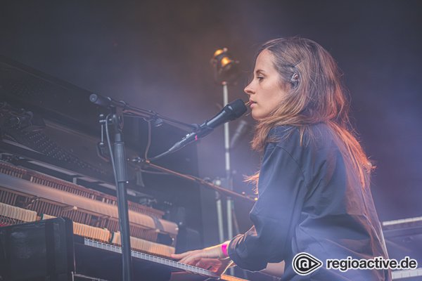 Auf der Suche nach der Nacht - Hania Rani spielt im Palmengarten Frankfurt ein zauberhaftes Konzert 