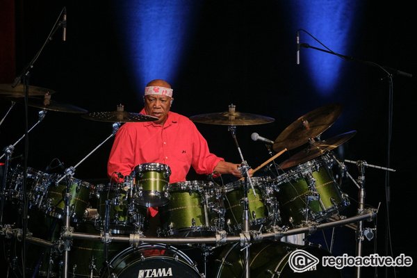 Eine Legende in eindrucksvoller Form - Billy Cobham und seine Band versetzen die Zuschauer in Bad Neuheim in Entzückung 