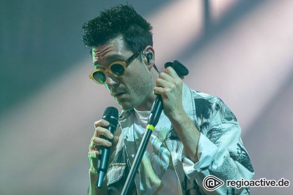 In großem Rahmen - Exaltiert: Fotos von Bastille live bei Musik im Park in Schwetzingen 