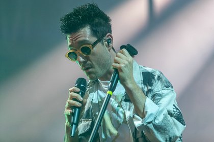 In großem Rahmen - Exaltiert: Fotos von Bastille live bei Musik im Park in Schwetzingen 