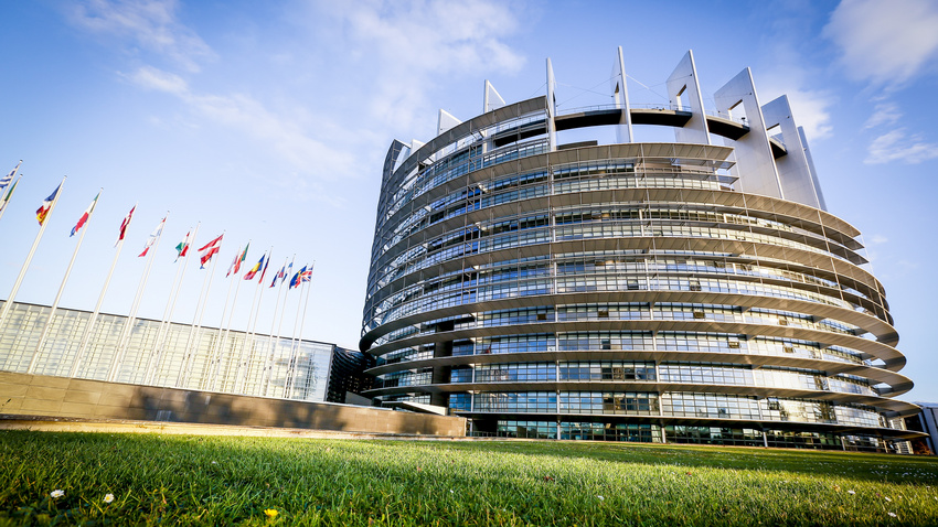 AI Act der EU nimmt erste Hürde im EU-Parlament