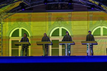 Eindrucksvoll - Kraftwerk: Live-Fotos der Konzert-Projektion auf das Karlsruher Schloss 