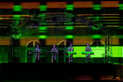 Grandiose Show - Kraftwerk spielen 2024 ein Konzert in Wien 