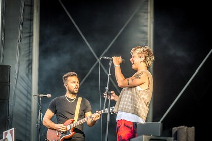 Solide - Nothing but Thieves: Bilder der Alternative Rockband beim Highfield Festival 2023 