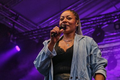 Kreativ - Fotos von Diana Ezerex als Support von Adel Tawil live in Alzey 