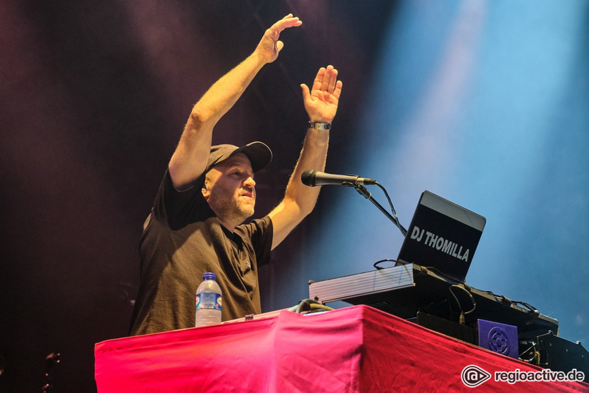 Einheizer - DJ Thomilla: Fotos des Supports der Fanta 4 live beim Gießener Kultursommer 