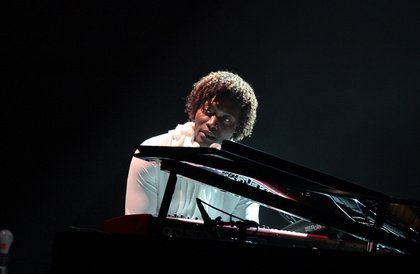 Auf dem Weg zu etwas Großem - Benjamin Clementine spielt in Frankfurt ein faszinierendes Konzert voller Intensität 