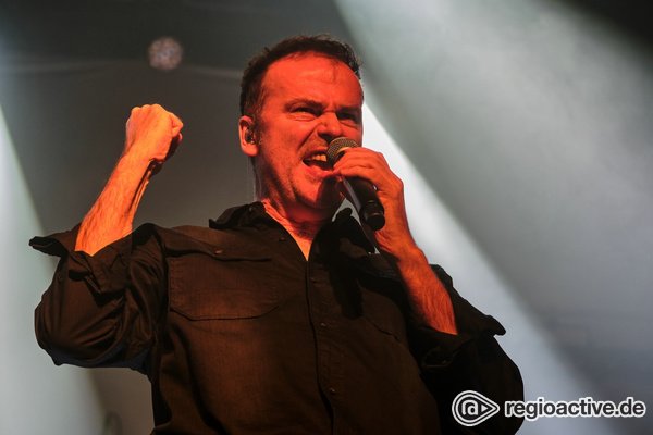 Dauerbrenner in guter Form - Blind Guardian: Fotos der 'The God Machine Tour' live in der Stadthalle Offenbach 